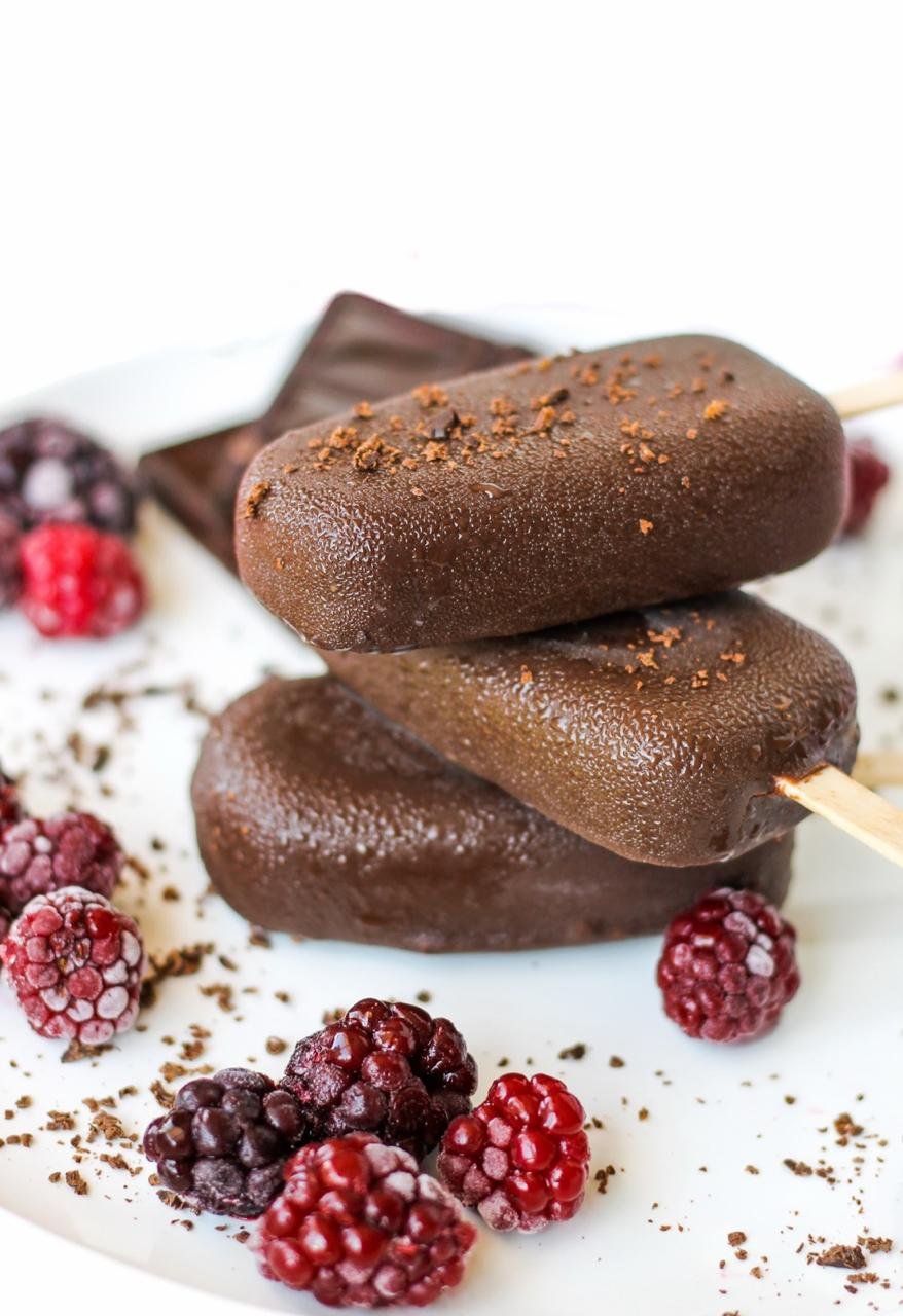 Picolé artesanal de chocolate belga como opção de sobremesa na Praia Brava